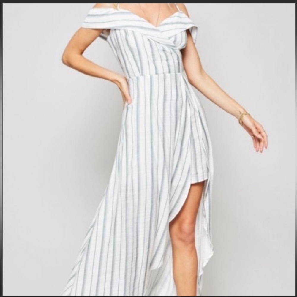 Promesa off shoulder dress in small
